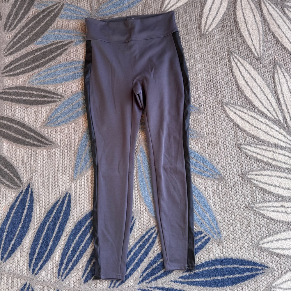Assets by Spanx Women’s Red Hot Label Size XL Faux Leather Striped Gray Leggings